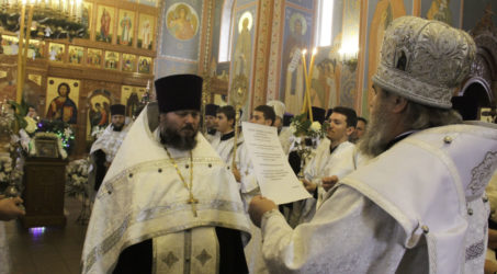 Рождественское поздравление Преосвященнейшего Феогноста епархиальным духовенством